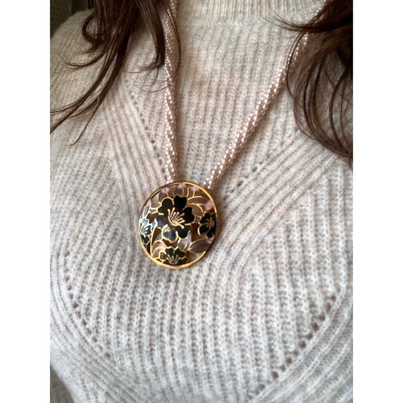 Vintage Cloisonné Pendant on Twisted Faux Pearl Necklace Pale Pink Floral - Picture 14 of 14